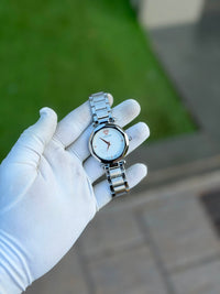 Women’s Classic Analog Quartz Wrist Watch with Elegant Dial Design