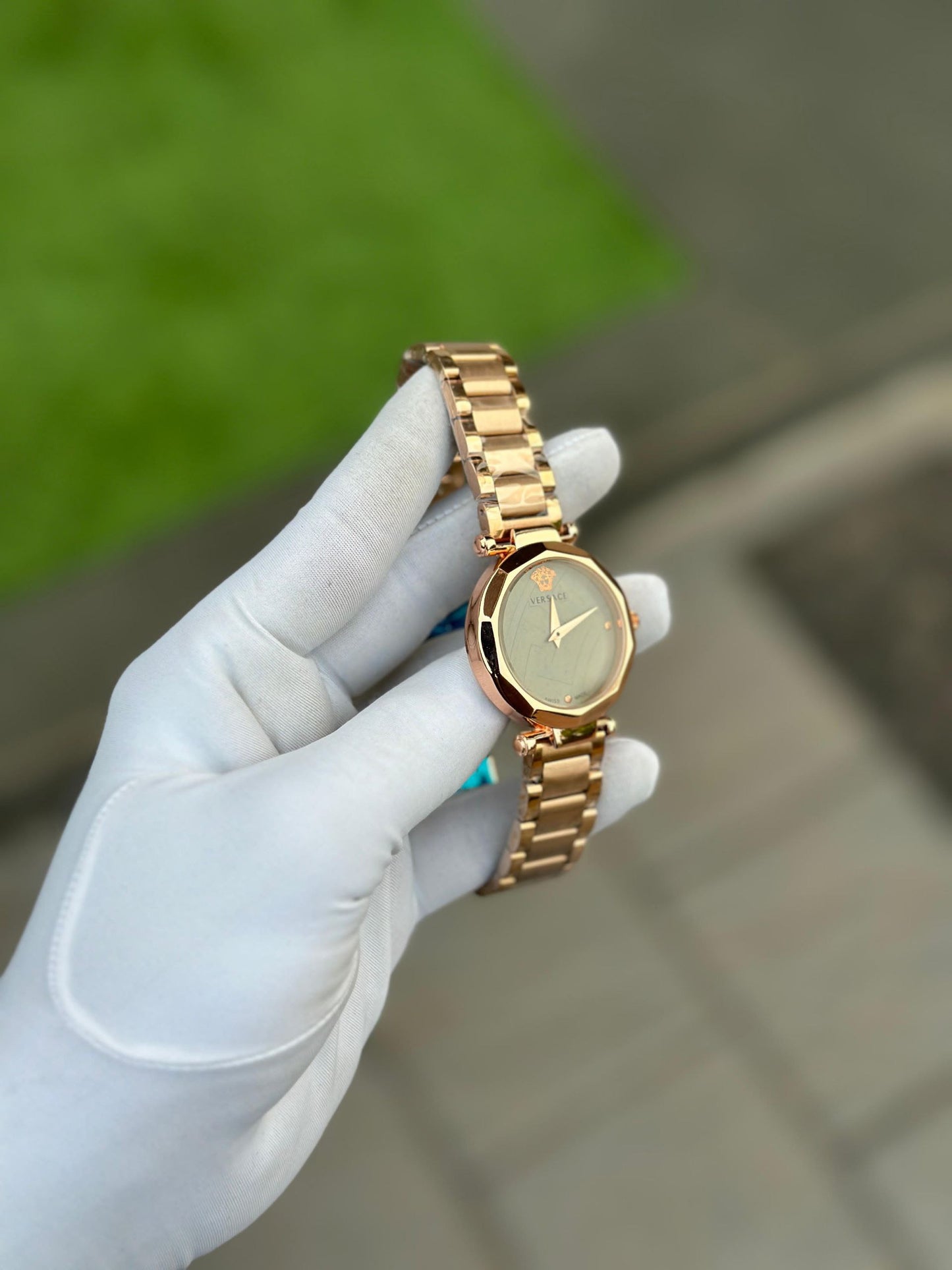 Women’s Classic Analog Quartz Wrist Watch with Elegant Dial Design