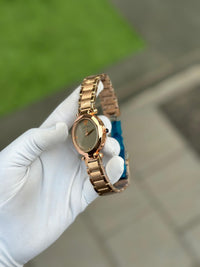 Women’s Classic Analog Quartz Wrist Watch with Elegant Dial Design