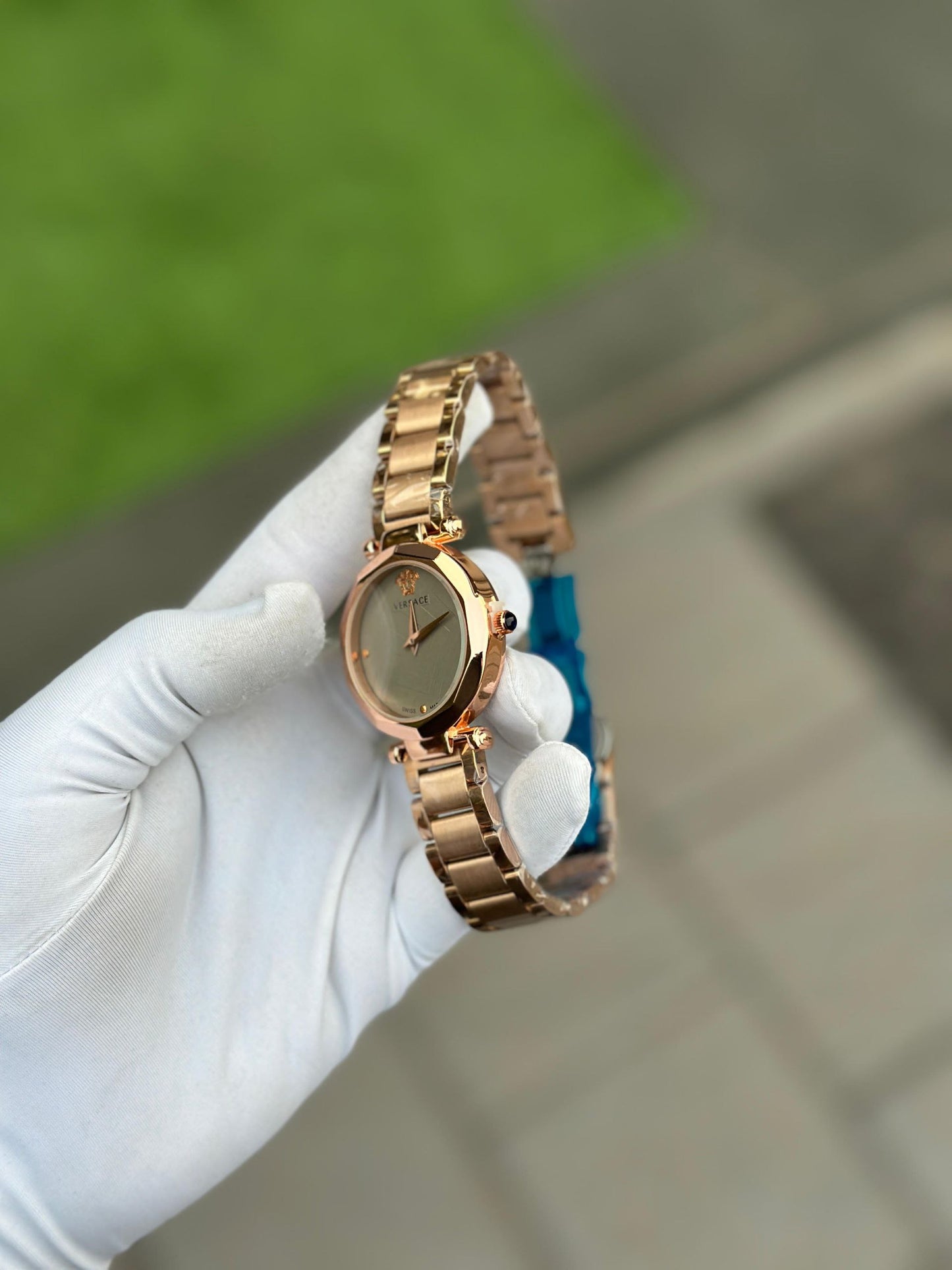 Women’s Classic Analog Quartz Wrist Watch with Elegant Dial Design