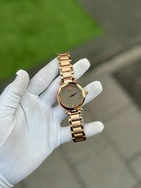 Women’s Classic Analog Quartz Wrist Watch with Elegant Dial Design