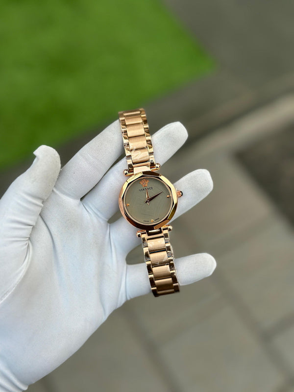 Women’s Classic Analog Quartz Wrist Watch with Elegant Dial Design