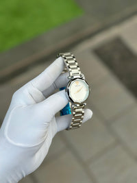 Women’s Classic Analog Quartz Wrist Watch with Elegant Dial Design