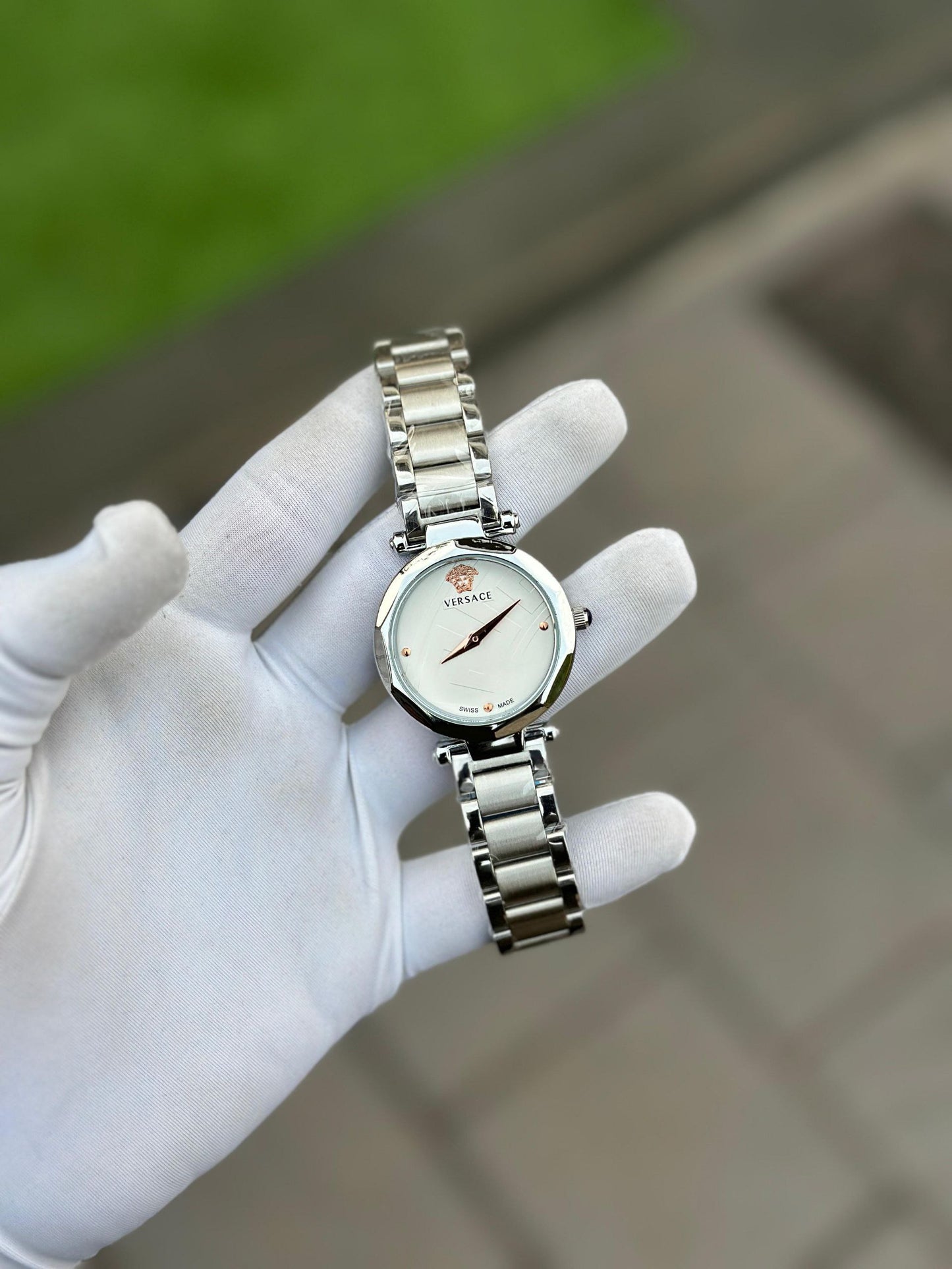 Women’s Classic Analog Quartz Wrist Watch with Elegant Dial Design